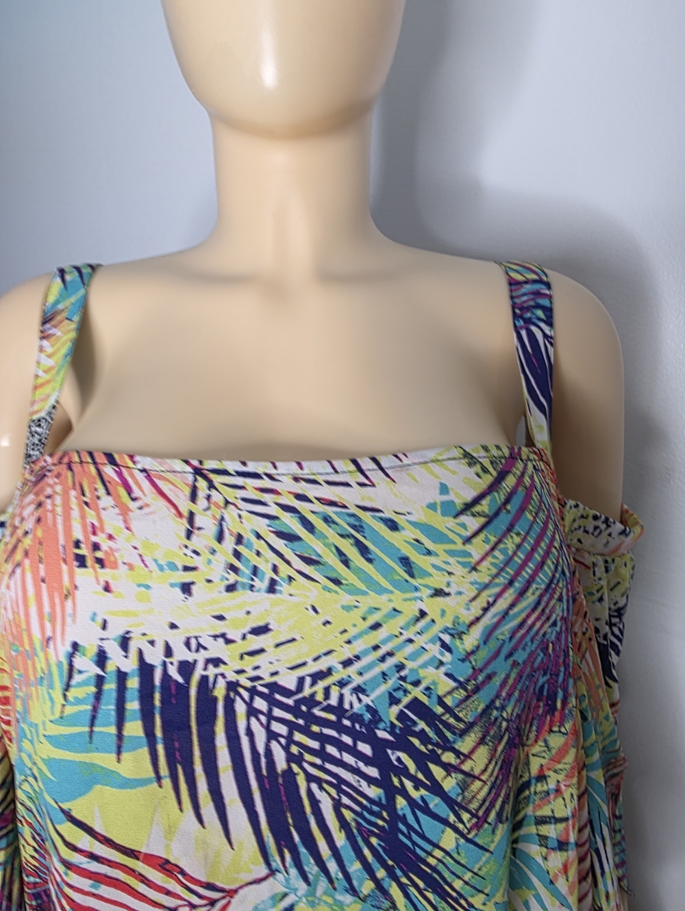 BOLD elements Multicolor Tropical Cold-Shoulder Top Size US/XL - Picture 6 of 14